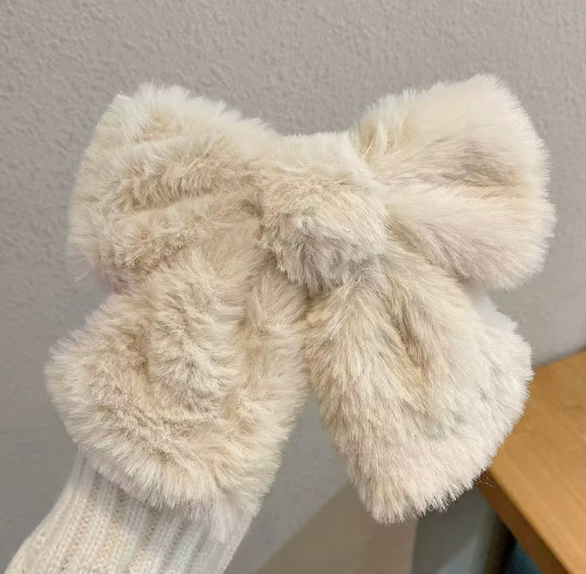 PLUSH BOW HAIR CLIP