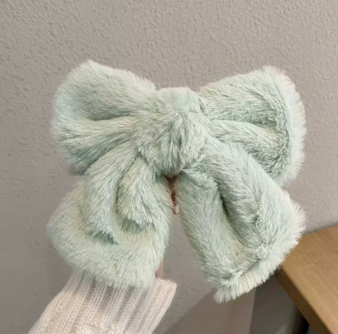PLUSH BOW HAIR CLIP