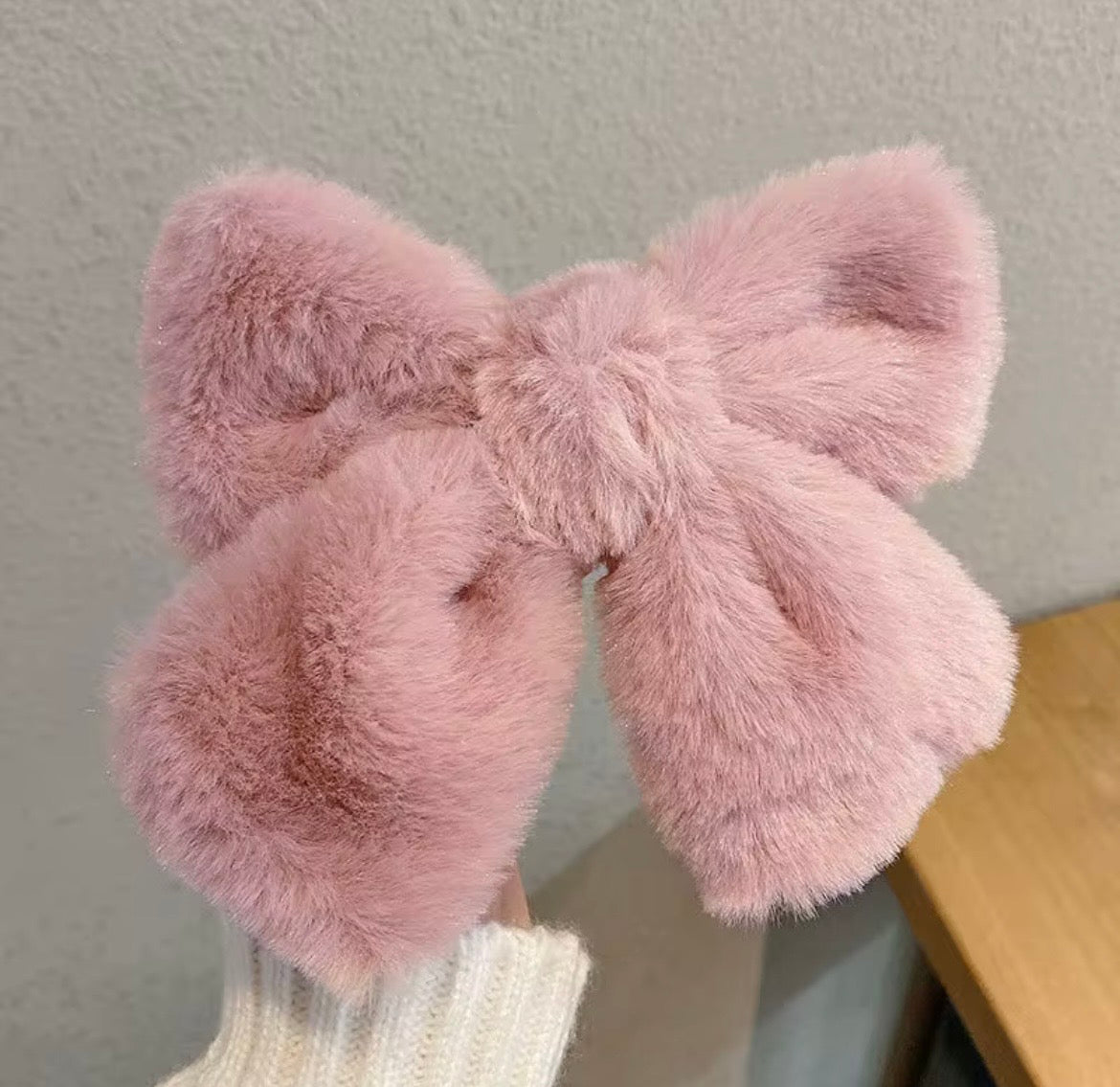 PLUSH BOW HAIR CLIP