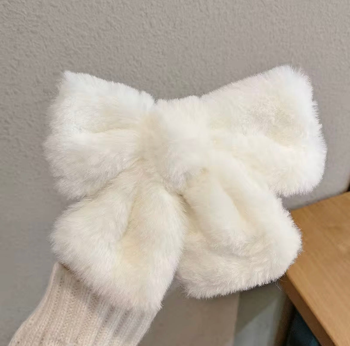 PLUSH BOW HAIR CLIP