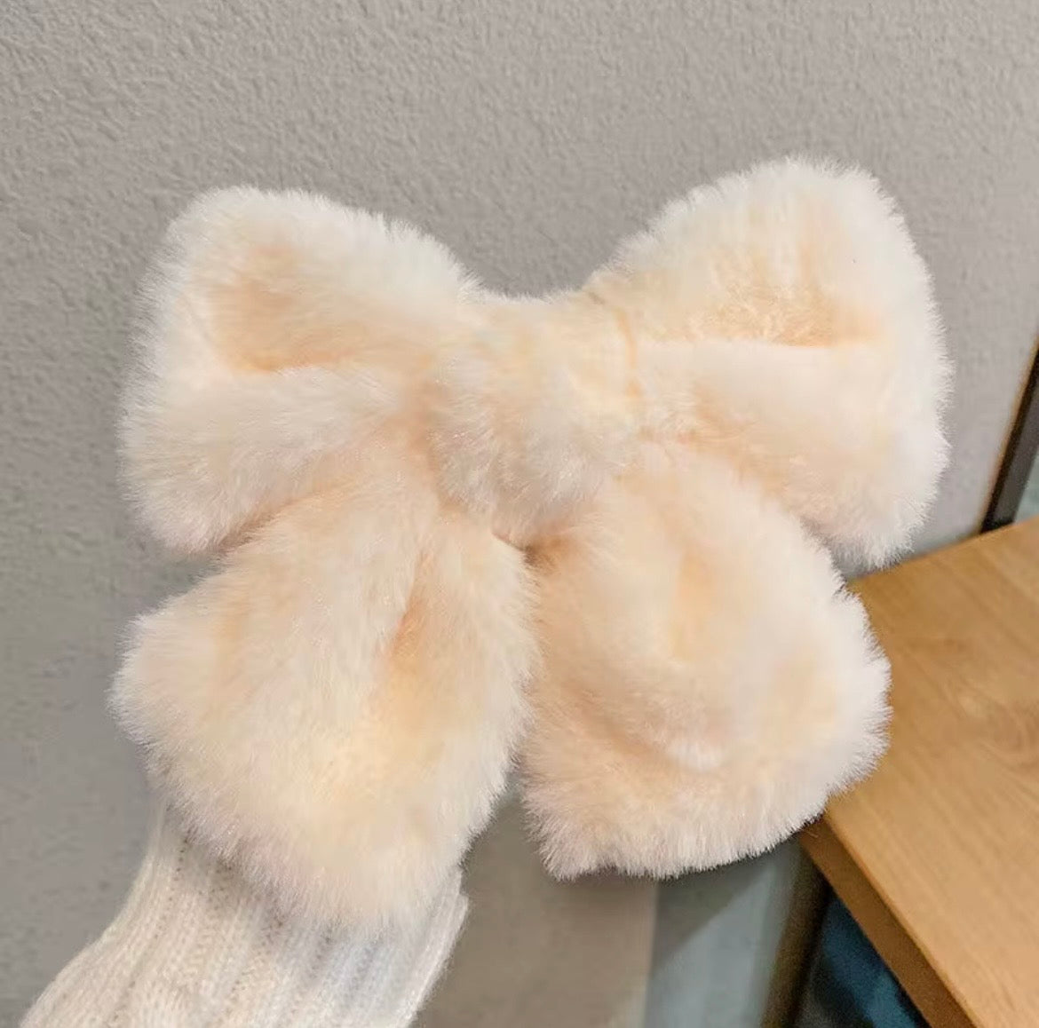 PLUSH BOW HAIR CLIP